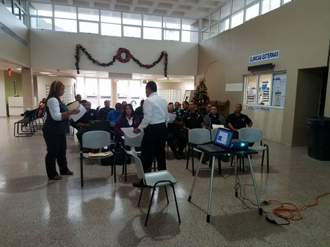 Presentación de Drug Policy Alliance a los policías municipales en el pueblo de Comerío (20/dic/2016