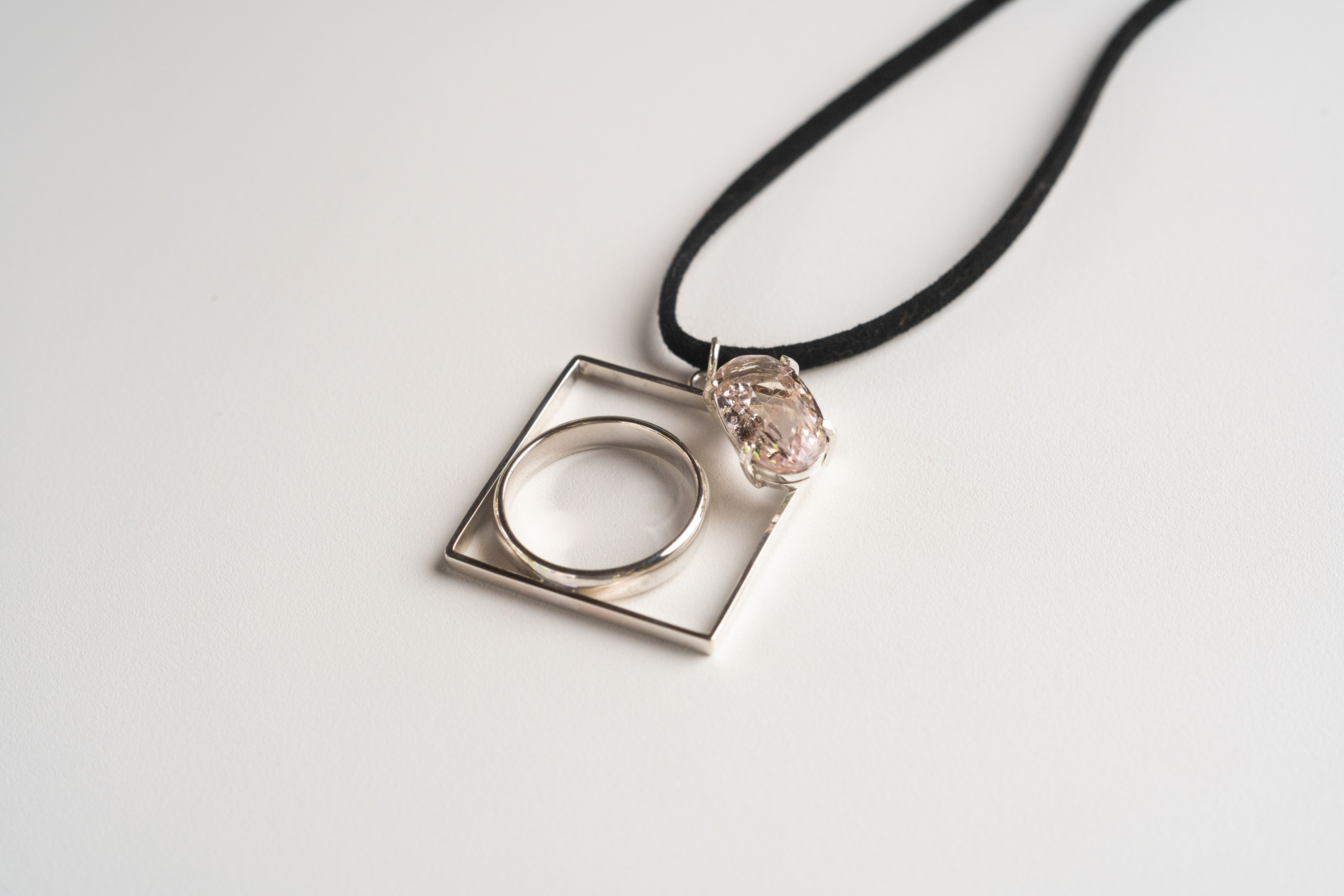 PINGENTE Ao2 com Quartzo Rosa (Med.)