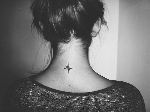 Feito tatuagem
