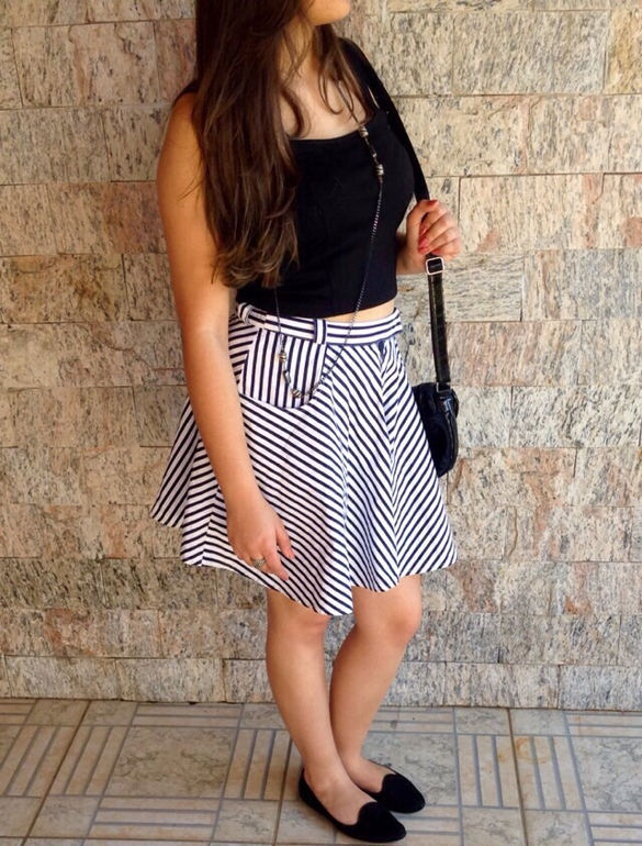 Look do dia: Saia cintura alta com bolso lateral e cropped