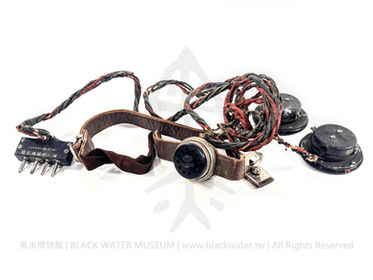 日本帝國陸軍「一號Ｊ型受送話器」(喉振式麥克風及 T-21 雙耳聽筒)，昭和14年(民國28年.1939)