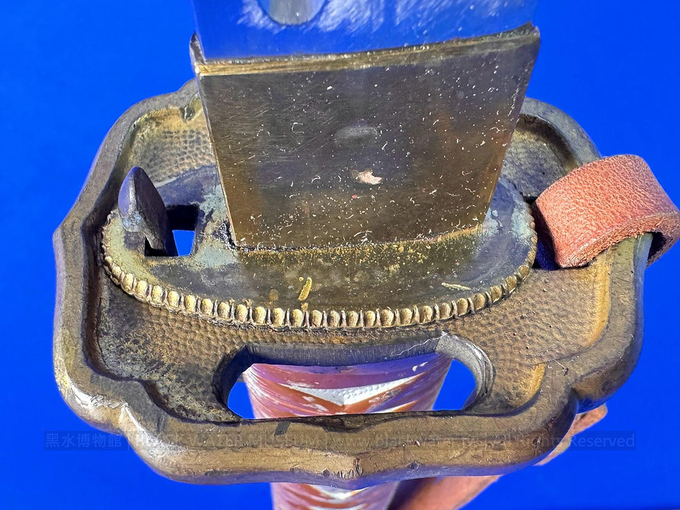 1939 Imperial Japanese Army Type 95 NCO Guntō, Nagoya Army Arsenal, 1st Pattern Aluminium Handle, Symmetrical Mould Transitional, Serial Number: Mei 64268
昭和14年(民國28年.1939) 日本帝國陸軍九五式下士官軍刀 名古屋陸軍造兵廠 第一代鋁柄對稱版 序號:名 64268《Black Water Museum Collections | 黑水博物館館藏》
