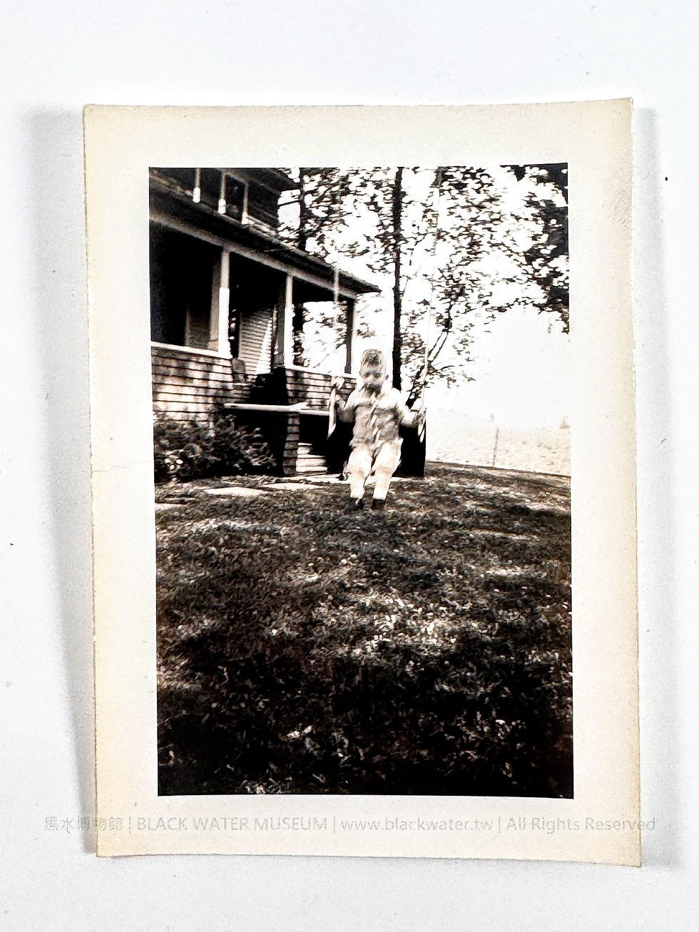 1944 U.S. Army Pvt. Philip A. Powell's 15 Family Photographs and Kraft Paper Envelope
民國33年(1944) 美國陸軍二兵菲利普·A·鮑威爾 (Philip A. Powell) 15張家庭相片組與牛皮紙袋《Black Water Museum Collections | 黑水博物館館藏》