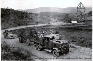 民國33年(1944),行軍中的中華民國陸軍,德造,韓謝爾(Henschel)Typ 33 D1 (6X4)重砲牽引車及15公分sFH18重型野戰榴砲 | 黑水博物館館藏