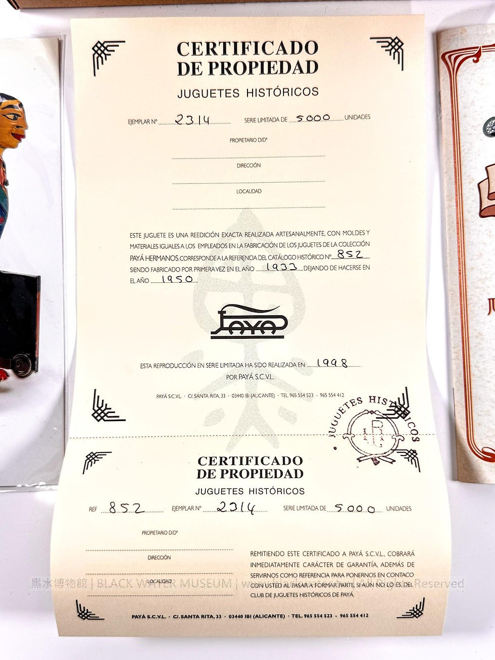 1998 Spanish Payá Ref. 852 “Estudiante” Clockwork Tinplate Mechanical Toy — Limited Reissue of the 1933 Original, No. 2314 of 5,000
民國87年(1998)西班牙 Payá Ref.852「學生」發條鐵皮機械玩具——民國22年(1933)原型限量復刻品第2314號《Black Water Museum Collections | 黑水博物館館藏》
