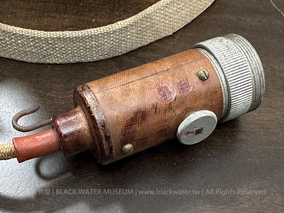 二戰，日本帝國，攜帶式手搖發電工作燈《Black Water Museum Collections | 黑水博物館館藏》