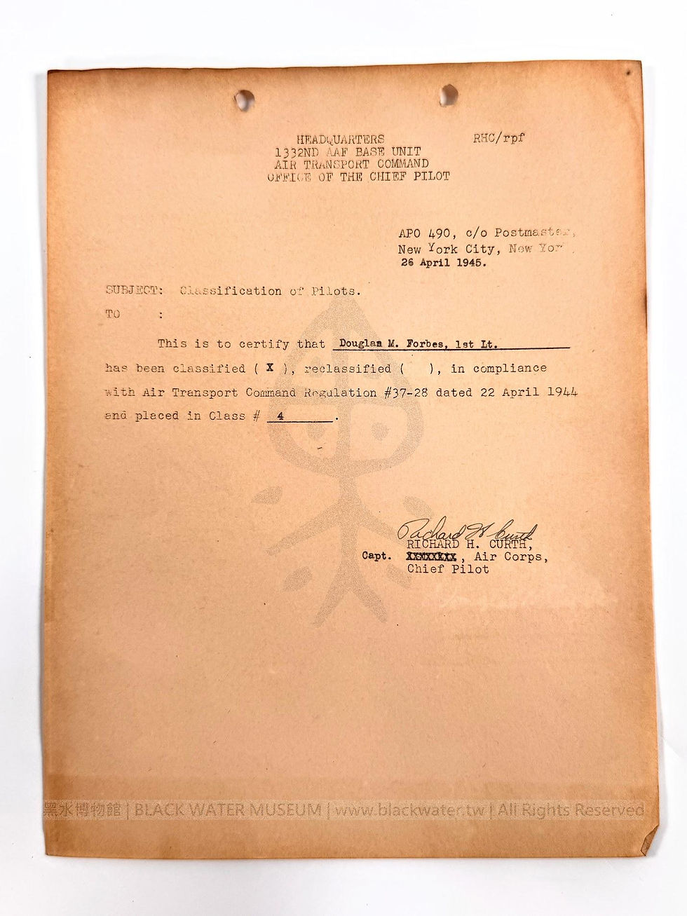 左側文件二十七：飛行員等級編定公文（Classification of Pilots）：開立於1945年4月26日