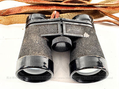 昭和18年，日本帝國陸軍 九三式 4x10° 伽利略式雙筒望遠鏡，序號51246（附原裝帆布野戰攜行盒）