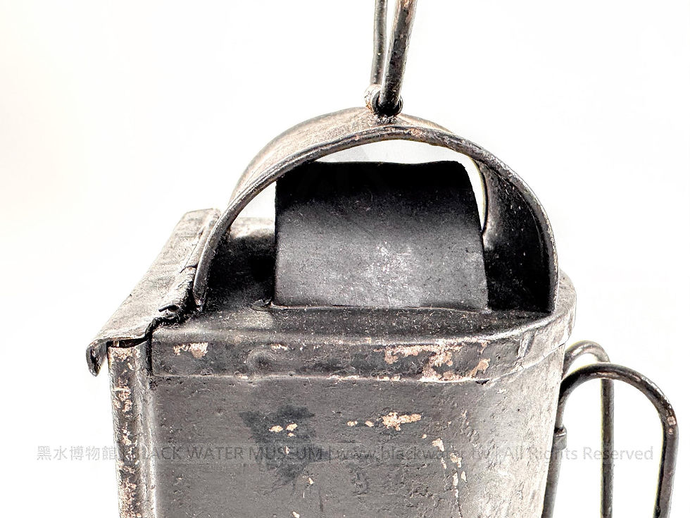 Soviet Red Army Model 1943 Simplified Artillery Lantern
民國32年(1943)蘇聯紅軍1943年式簡化型砲兵燈《Black Water Museum Collections | 黑水博物館館藏》