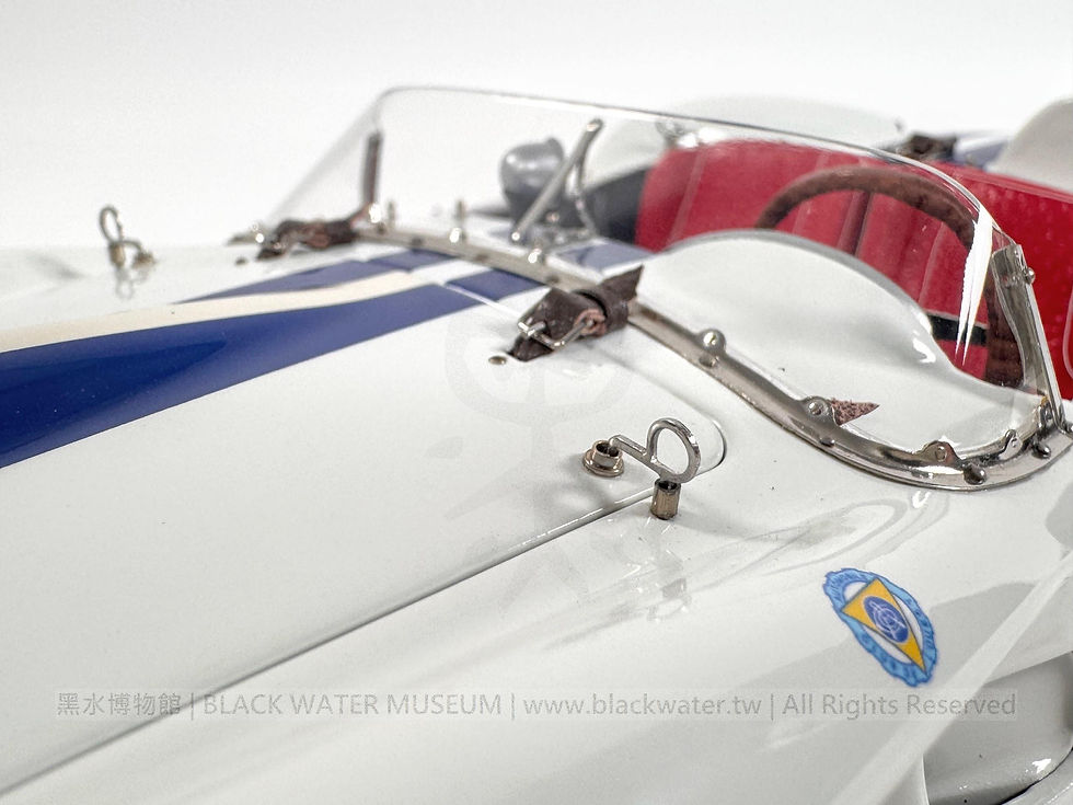 2010 CMC M-080 1:18 Precision Model of the 1958 Ferrari 250 Testa Rossa “Pontoon Fender,” Chassis No. 0732, No. 22, Limited Edition No. 2283/3000

民國47年(1958)義大利法拉利（Ferrari）250 Testa Rossa（紅頭）「Pontoon Fender（浮筒式葉子板）」0732號底盤22號賽車高精密模型（民國99年(2010)德國CMC〔西姆斯〕M-080 1:18限量版，第2283/3000號）《Black Water Museum Collections | 黑水博物館館藏》