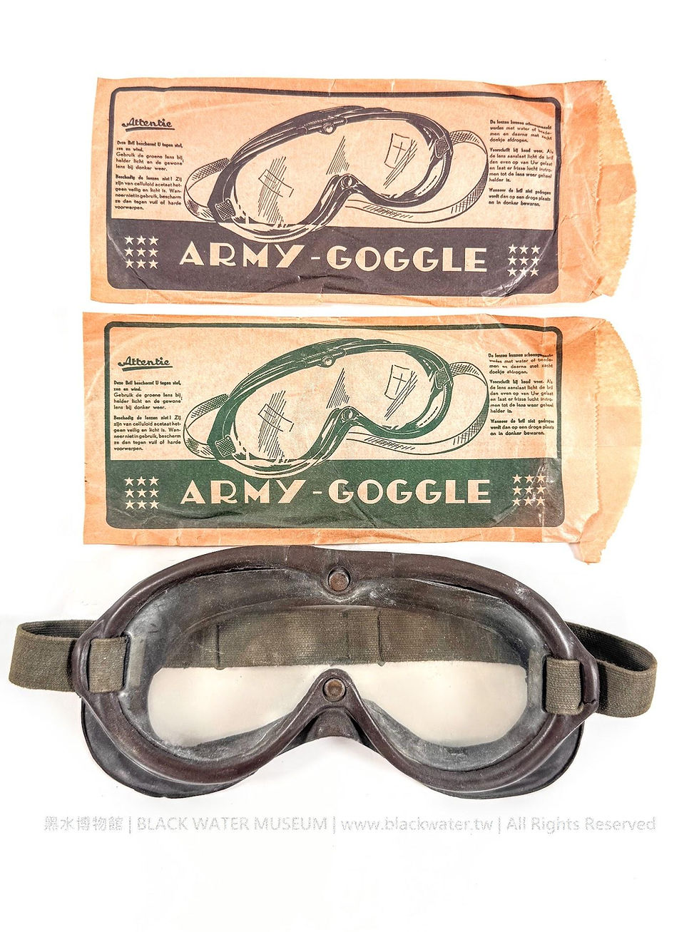 1953 Royal Netherlands Army Type 77-51 Army Goggle No. 2 Fitted with Clear Lens, with One Clear Spare Lens, One Dark Spare Lens and Two Lens Sleeves
民國42年(1953)荷蘭皇家陸軍Type 77-51軍用風鏡(二)裝透明鏡片附透明備用鏡片1片、墨色備用鏡片1片及鏡片紙套2件《Black Water Museum Collections | 黑水博物館館藏》