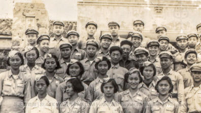 民國46年(主曆1957年),羅東高中三年級軍訓課程,三年級全體同學由羅東高中行軍至礁溪國校前留影紀念