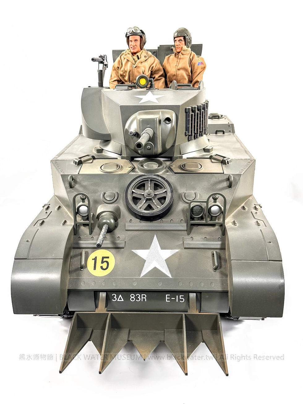 21st Century Toys The Ultimate Soldier 1:6 Scale M5A1 Stuart Light Tank Display Model (with Crew Figures and Culin Hedgerow Cutter)

21世紀玩具公司「終極士兵」系列 1/6 比例 M5A1司徒輕型戰車靜態模型（附組員人偶與破籬器）《Black Water Museum Collections | 黑水博物館館藏》