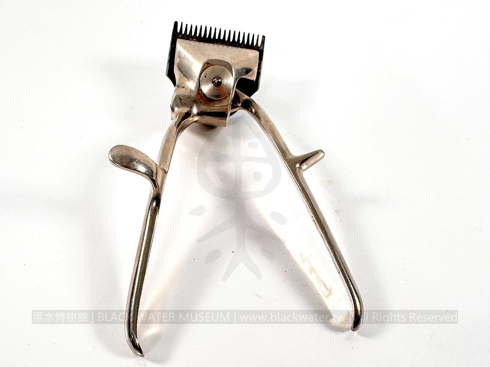 c.1930s–1940s German Alco No. 0 Manual Hair Clipper with A.C.S. Balance Trademark
1930至1940年代德國 Alco No.0 手動理髮推剪——A.C.S.天平商標《Black Water Museum Collections | 黑水博物館館藏》