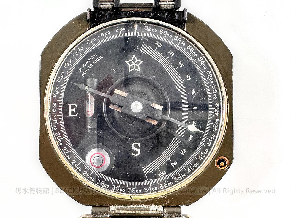 c. 1976 U.S. Army M2 Artillery Compass (Wm. Ainsworth & Sons) SN:177587

民國65年(1976)美國陸軍 M2 砲兵羅盤（愛因斯沃斯公司）序號177587《Black Water Museum Collections | 黑水博物館館藏》