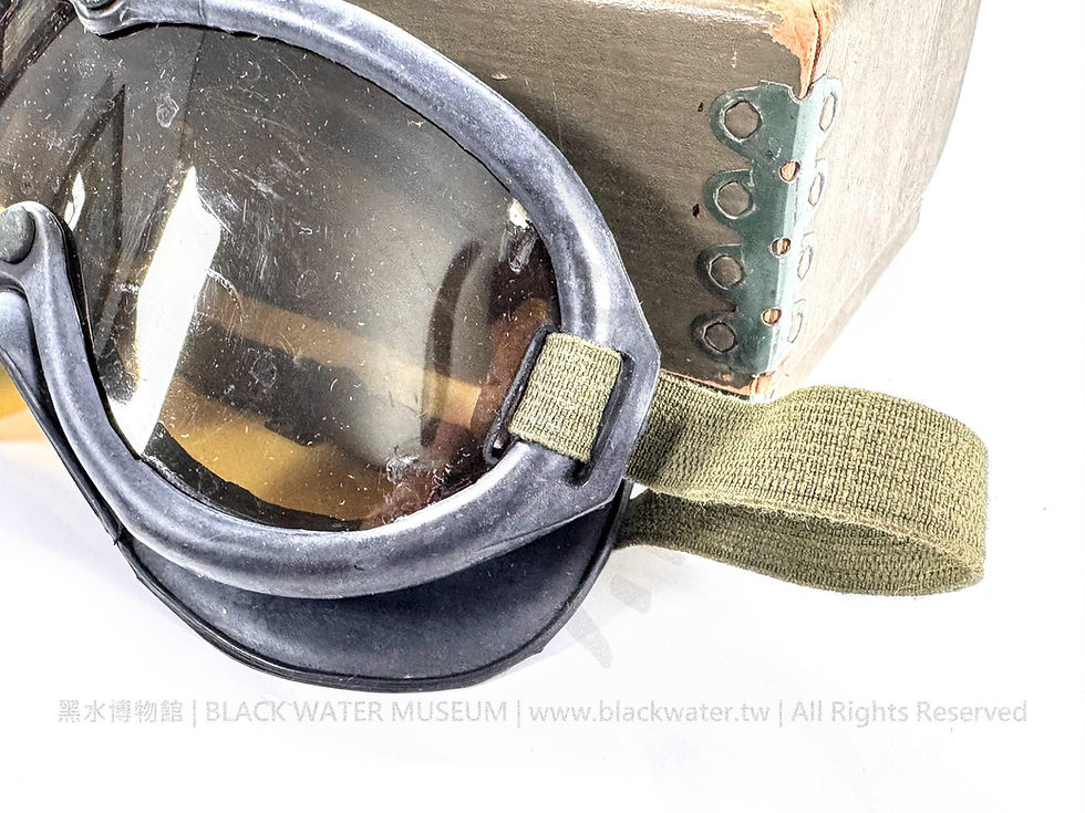 WWII USAAF FLYING GOGGLES, M-1944, TYPE B-8 with Original Box
二戰 美國陸軍航空隊 B-8 (M-1944) 飛行風鏡連原裝盒《Black Water Museum Collections | 黑水博物館館藏》