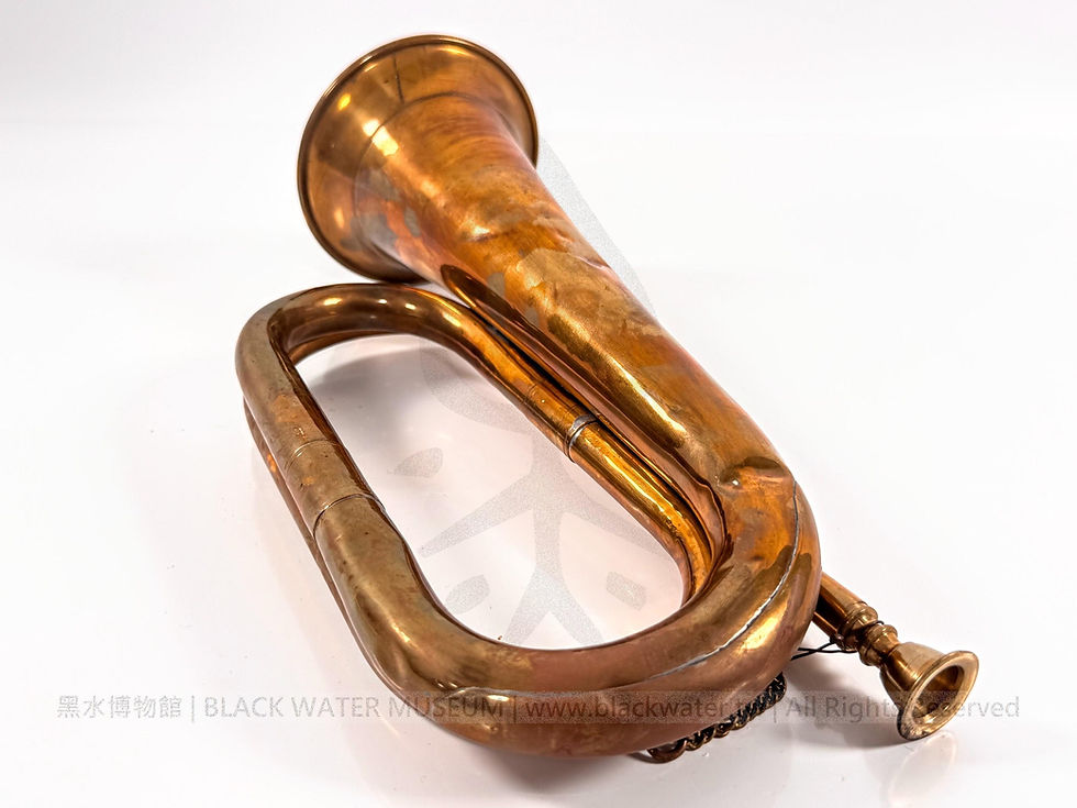 British Army Double-Coiled Duty Bugle with Mouthpiece and Retaining Chain
英國陸軍雙重卷管式勤務軍號——附號嘴及防失鏈《Black Water Museum Collections | 黑水博物館館藏》