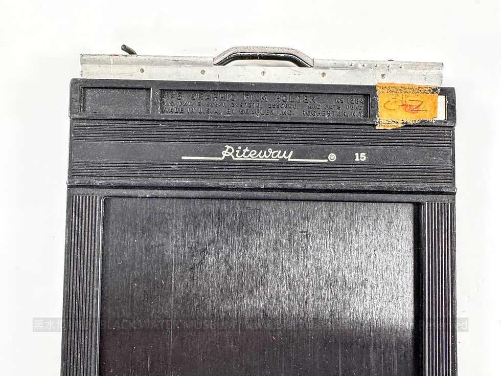 1958 Graflex Riteway No. 1284 4×5 Graphic Film Holder — “C-1 F11” “C-2 F11”

民國47年(1958)美國格拉菲公司（Graflex）Riteway No.1284 4×5吋雙面底片片匣－「C-1 F11」「C-2 F11」《Black Water Museum Collections | 黑水博物館館藏》