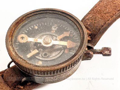 昭和8年(民國22年.1933)日本帝國陸軍「九三式夜光羅針」（腕式指北針）