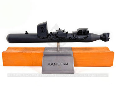 沛納海（Panerai）二戰義大利海軍「慢速魚雷」雙人濕式潛水載具（SLC / Maiale）原廠陳列模型