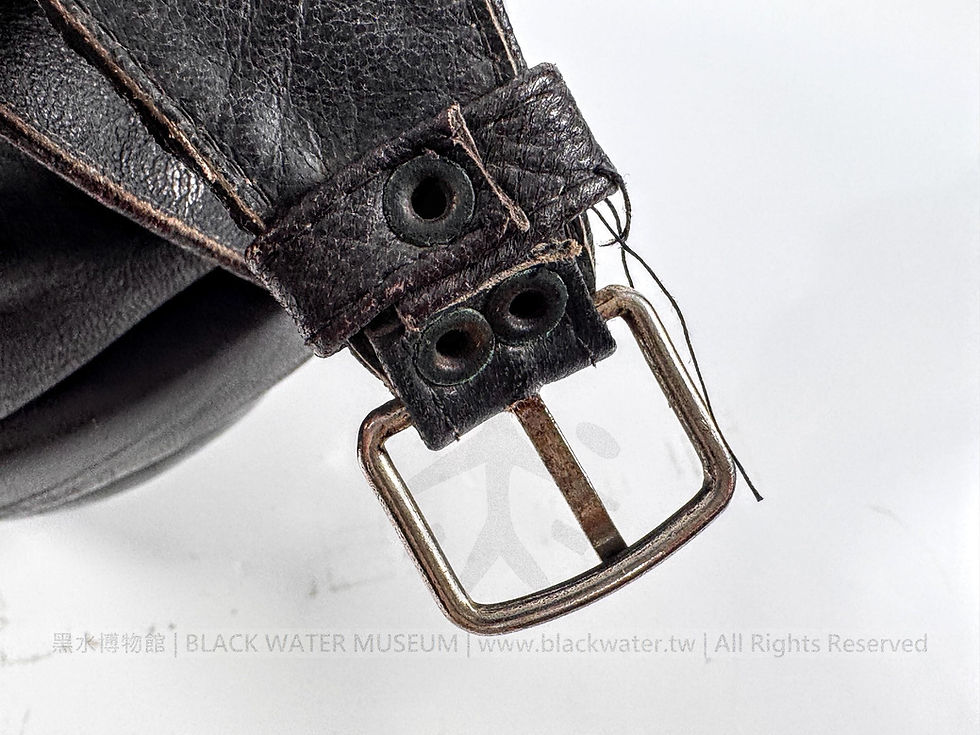 Spanish Mº Tanquista Leather Tank Crew Crash Helmet
西班牙 Mº Tanquista(戰車組員型)皮革防撞帽《Black Water Museum Collections | 黑水博物館館藏》