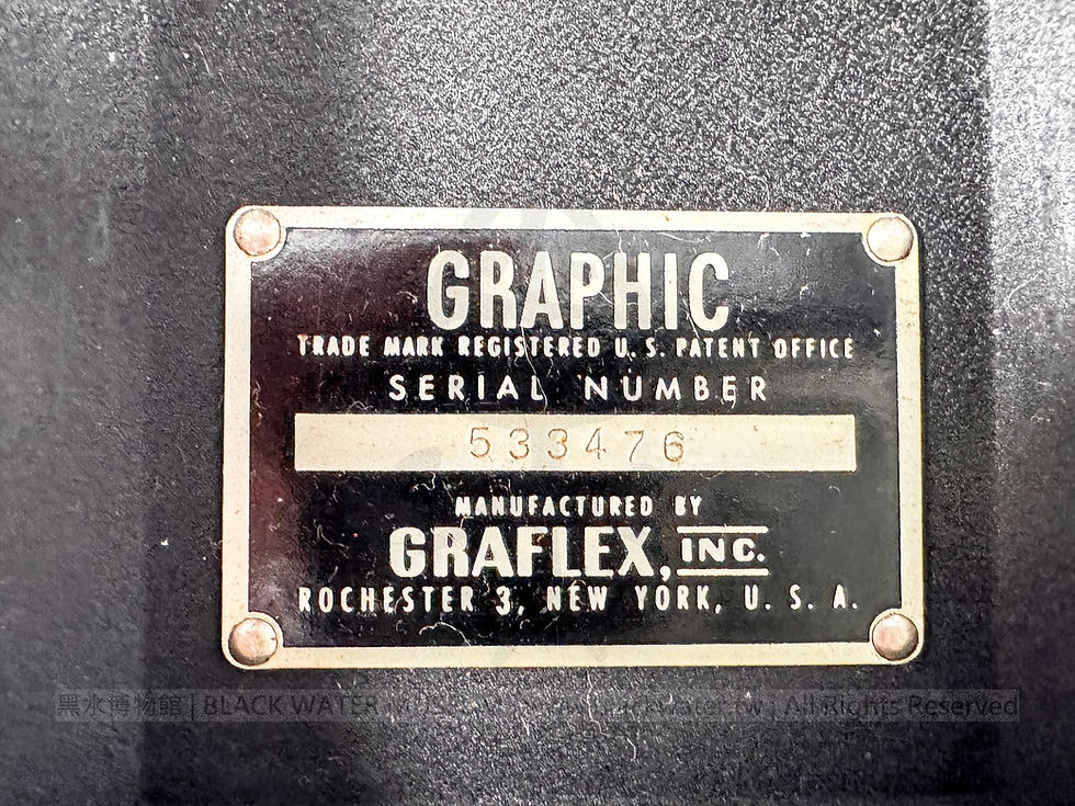 1964 U.S. Graflex Century Graphic 23 2¼ × 3¼ in. Professional Bellows Camera with Kalart Synchronized Rangefinder and Singer Graflex RH/10 Roll Film Holder
民國53年(1964)美國格拉菲公司 Century Graphic 23 2¼×3¼吋專業蛇腹相機——附 Kalart 同步測距器及 Singer Graflex RH/10 120捲片片匣《Black Water Museum Collections | 黑水博物館館藏》