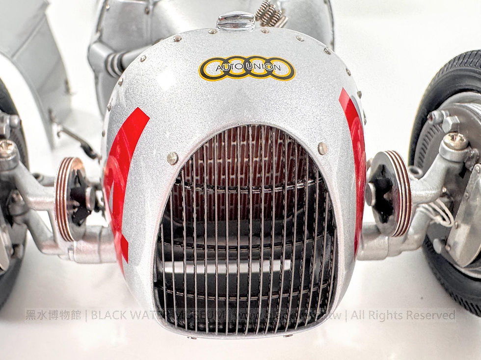 1936 Auto Union Typ C No. 4 German Grand Prix Winner 1:18 Precision Model, 2008 CMC M-073 Limited Edition No. 4838 of 5000

民國25年(1936)德國汽車聯盟（Auto Union）Typ C 4號德國GP冠軍賽車高精密模型（民國97年(2008)德國CMC（西姆斯，Classic Model Cars）M-073 1:18全球限量5000輛，第4838/5000號）《Black Water Museum Collections | 黑水博物館館藏》