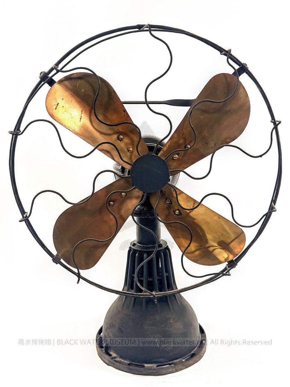 Lake Breeze "The Wonder" Model A 16-inch Heat-Powered Non-Electric Fan | 微風湖「奇蹟」A型 16吋 熱動力免電風扇《Black Water Museum Collections | 黑水博物館館藏》