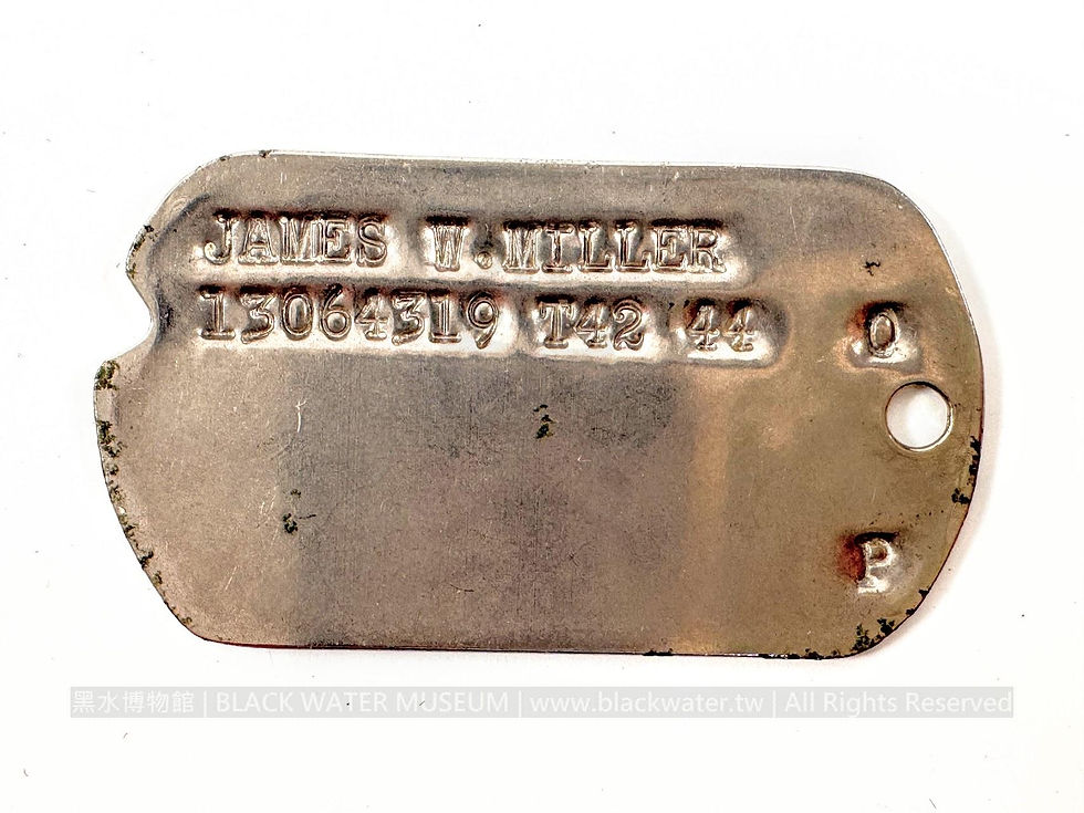1944 USAAF CBI (China-Burma-India) Theater James W. Miller's Four-Piece Memorabilia Group (including Pilot Wings, Identification Tags, and CBI Patch)
民國33年(1944) 美國陸軍航空隊中緬印戰區(CBI)詹姆斯·W·米勒(James W. Miller)四件組遺物(包含飛行徽章、兵籍牌及中緬印戰區臂章)《Black Water Museum Collections | 黑水博物館館藏》
