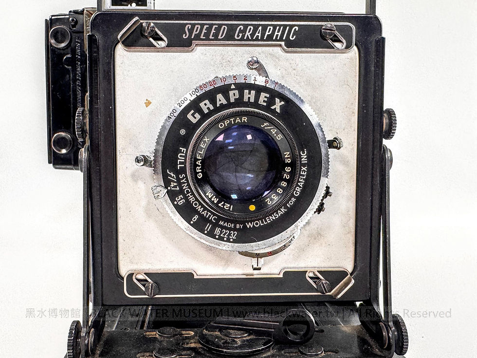 1953 U.S. Army Signal Corps Camera, Still Picture KE-12(1), 4×5, Serial No. 443
民國42年(1953)美國陸軍通信部隊 KE-12(1) 4×5軍用相機 序號443《Black Water Museum Collections | 黑水博物館館藏》