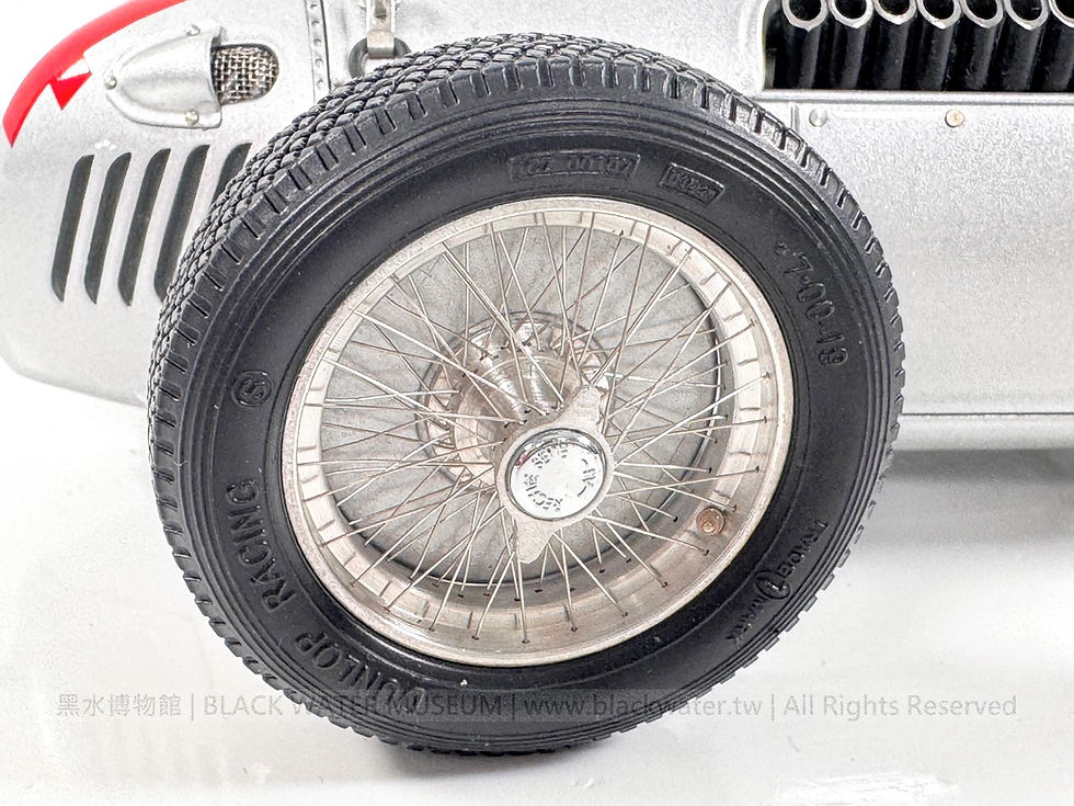 1936 Auto Union Typ C No. 4 German Grand Prix Winner 1:18 Precision Model, 2008 CMC M-073 Limited Edition No. 4838 of 5000

民國25年(1936)德國汽車聯盟（Auto Union）Typ C 4號德國GP冠軍賽車高精密模型（民國97年(2008)德國CMC（西姆斯，Classic Model Cars）M-073 1:18全球限量5000輛，第4838/5000號）《Black Water Museum Collections | 黑水博物館館藏》