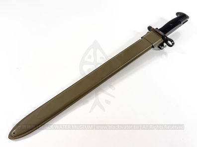 美國陸軍 M1905 刺刀(十六吋長刃型)複製品,刀身刻「O L./U.S./1943」銘,附 M3 刀鞘