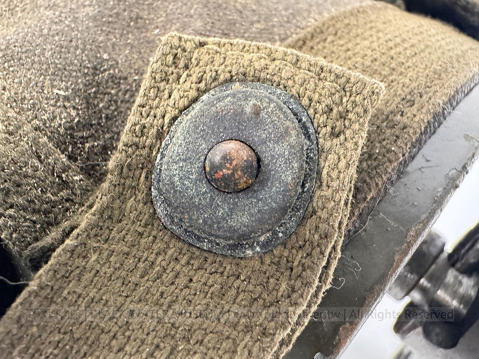 Second World War U.S. Federal Electric Company Model 1754 Portable Hand-Cranked Warning Siren with Canvas Cover
第二次世界大戰美國聯邦電氣公司1754型手提式手搖警報器附帆布護套《Black Water Museum Collections | 黑水博物館館藏》