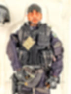 GIGN "Assault Team Leader" 1/6 Scale Fully Poseable 12" Action Figure (Groupe d'intervention de la Gendarmerie nationale), Hot Toys, 2006
法國國家憲兵干預組「GIGN突擊隊隊長」(GIGN Assault Team Leader)1/6比例可動人形(Hot Toys 出品,附原盒及全套配件)《Black Water Museum Collections | 黑水博物館館藏》