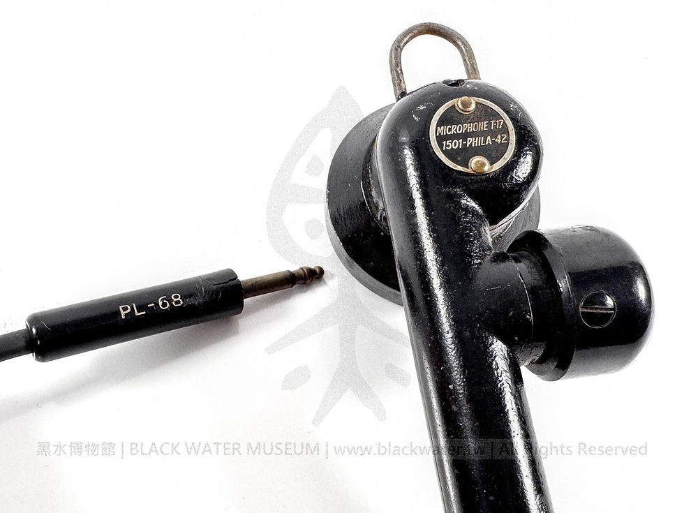 1942 U.S. Army Signal Corps T-17 Handheld Microphone (Early Metal Version)

民國31年(1942) 美國陸軍通信部隊 T-17 手持式碳精麥克風 (送話器)(早期金屬版)《Black Water Museum Collections | 黑水博物館館藏》