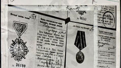 民國37年,國軍自共軍擄獲的獎章(ACME新聞照片)