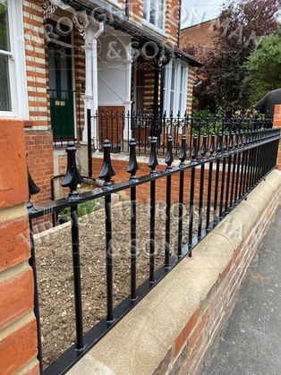 Wall top railing.