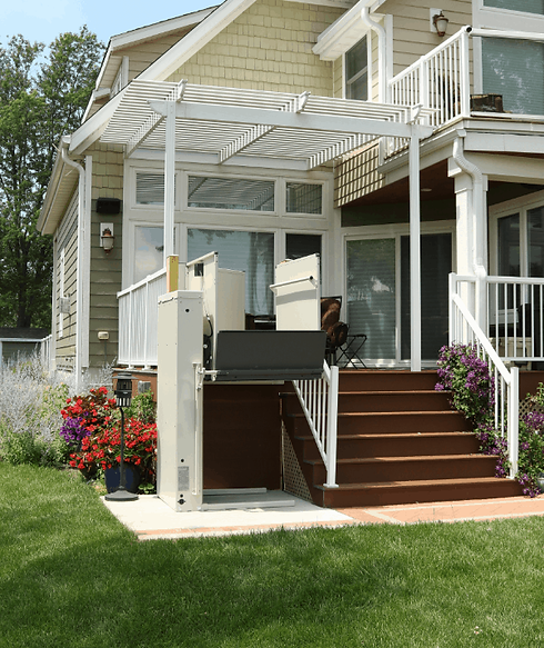 Bruno-residential-porch-lift-in-backyard