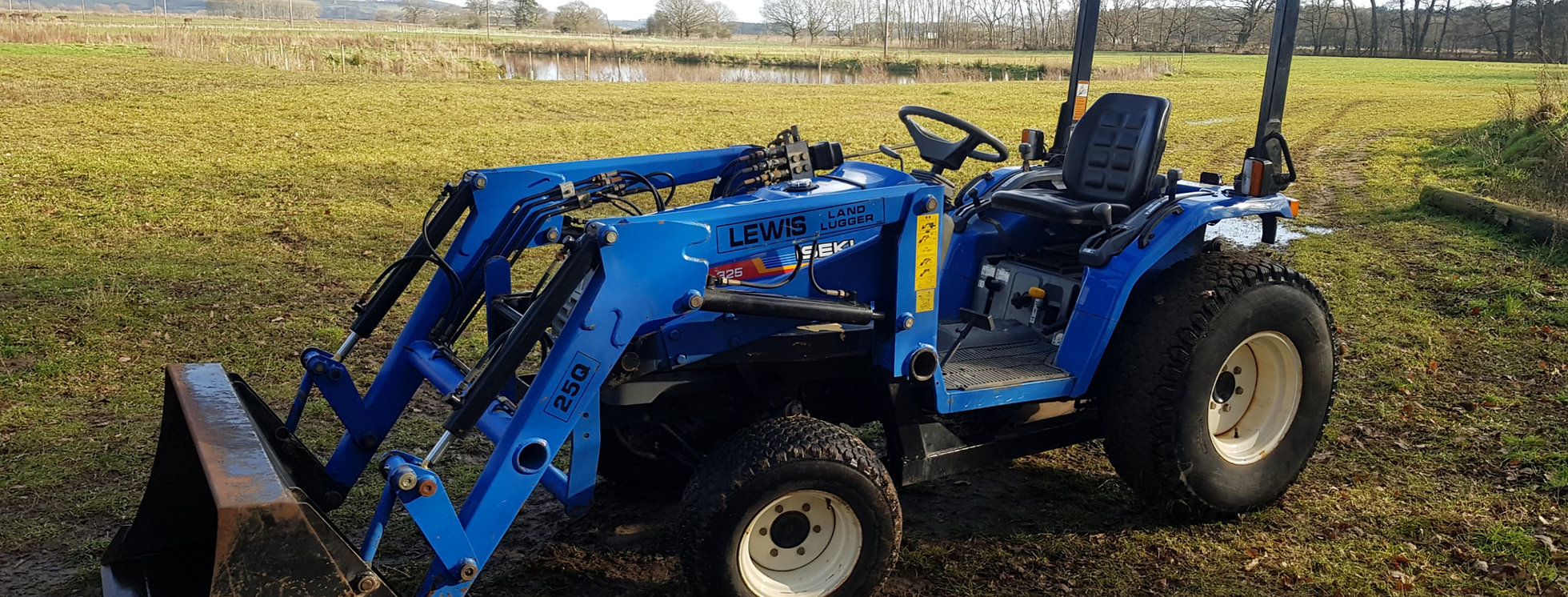 TF325 Iseki Compact Tractor With Front End Loader Turf Tyres