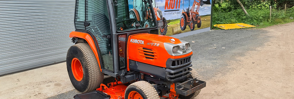Kubota Compact Tractor STV32 with 60" Tractor Mower