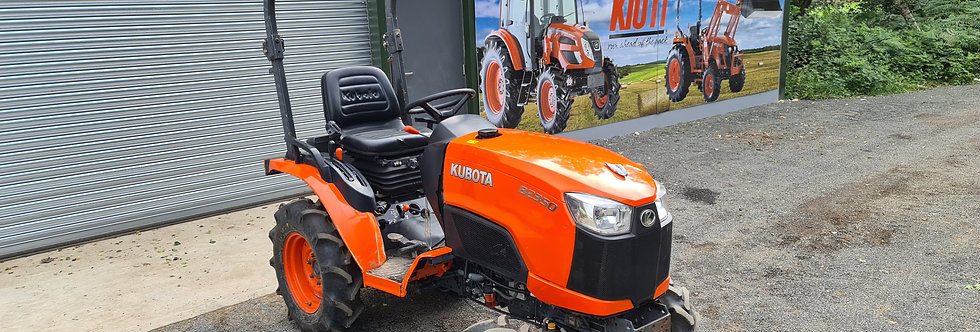 Kubota Compact Tractor B2350 HST