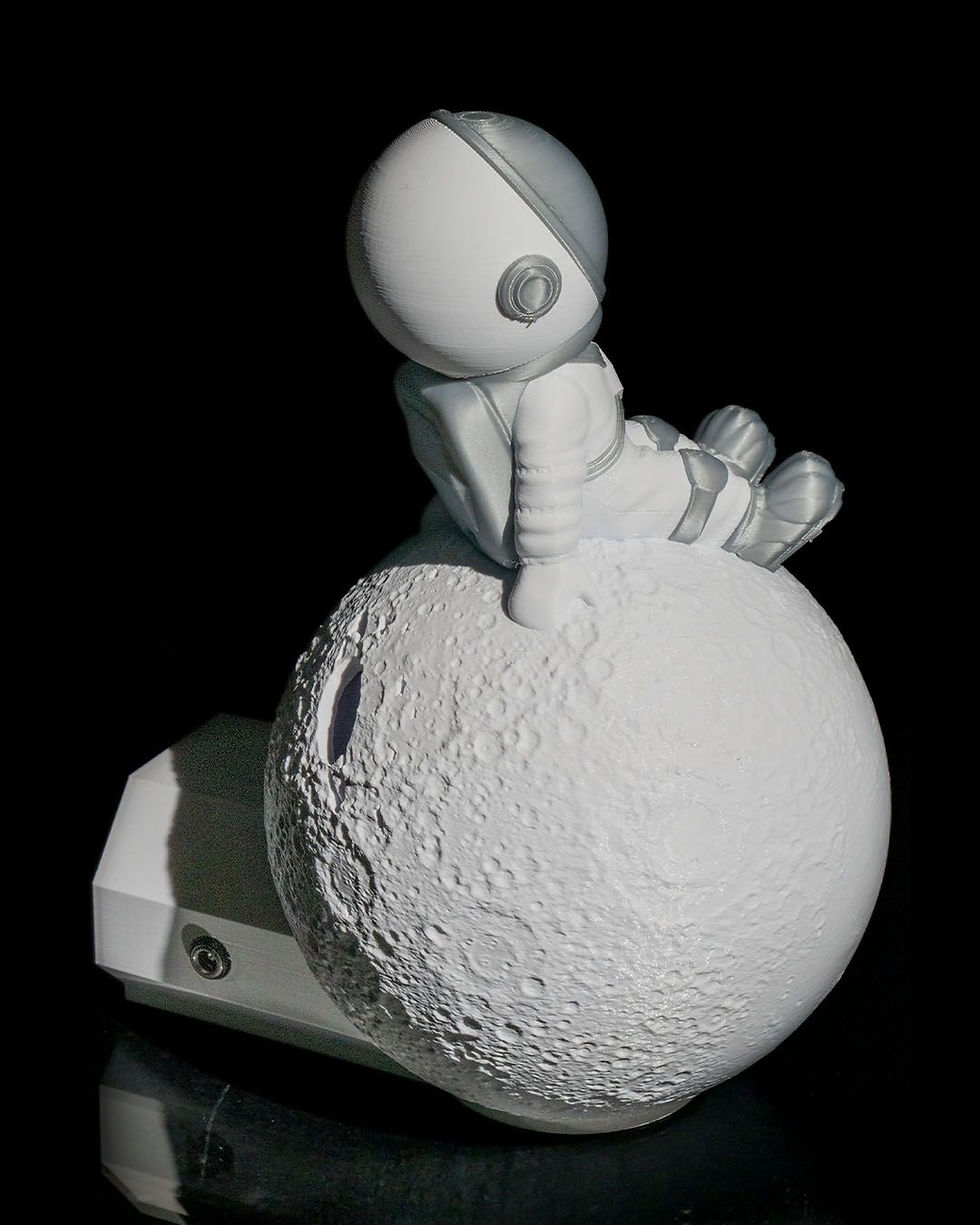 Küçük resim: Uzayda Astronot Lamba Ay Yüzeyinde Astronot Duvar Lambası Büyük Boy 23CM