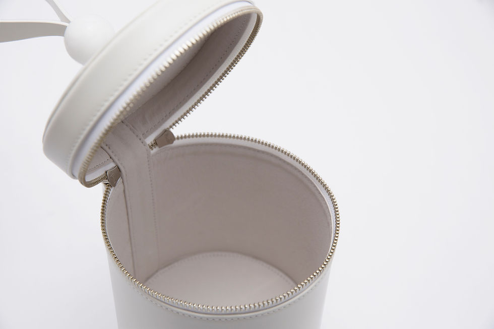 Thumbnail: NAOSHIMA Rabbit Fur Bucket Bag_White