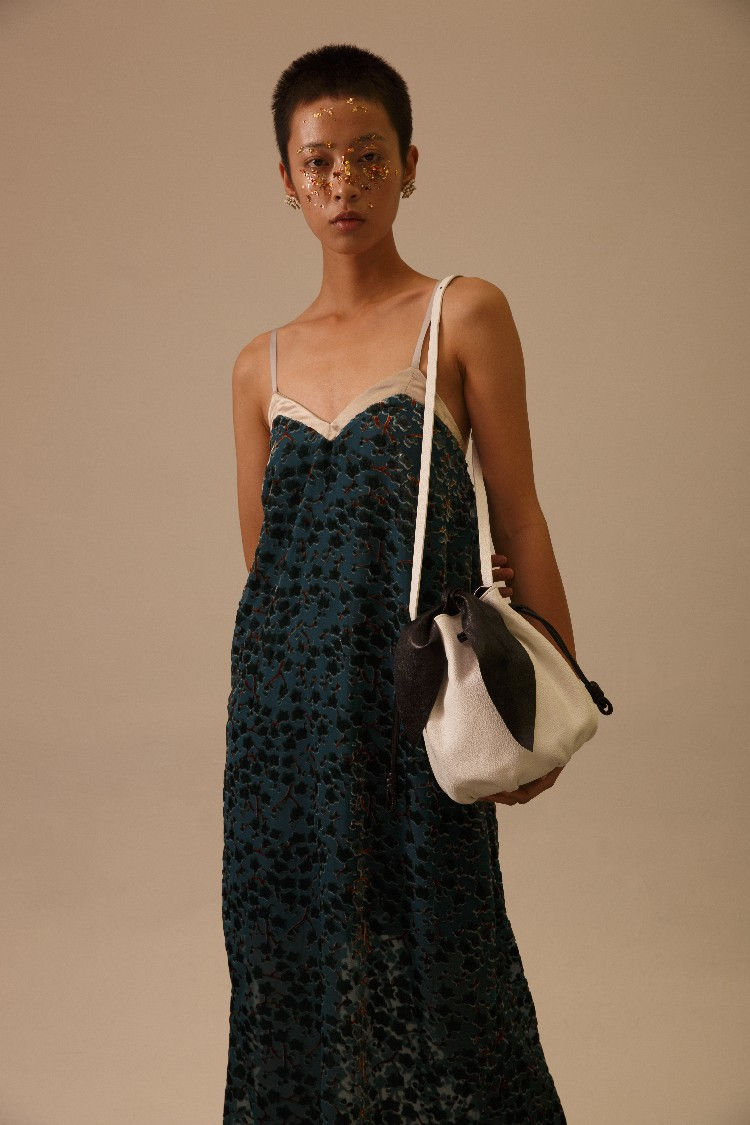 Thumbnail: FUROSHIKI Bucket Shoulder Bag_White