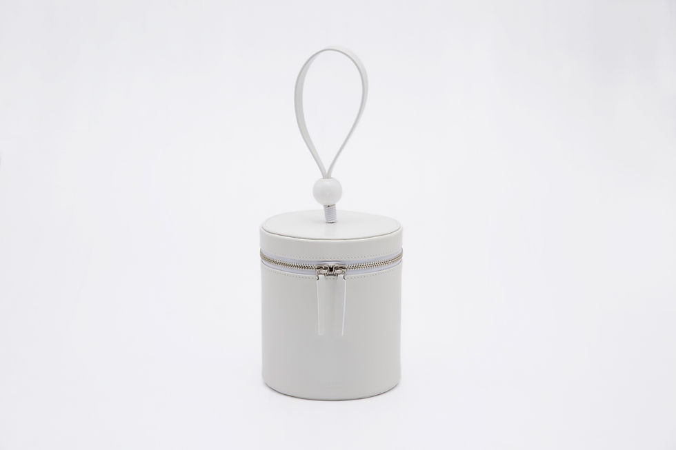 Thumbnail: NAOSHIMA Rabbit Fur Bucket Bag_White