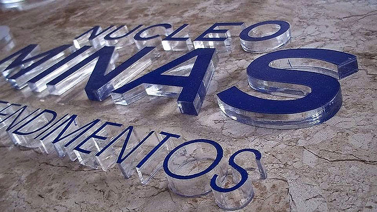 letras-em-acrilico-azul.jpg
