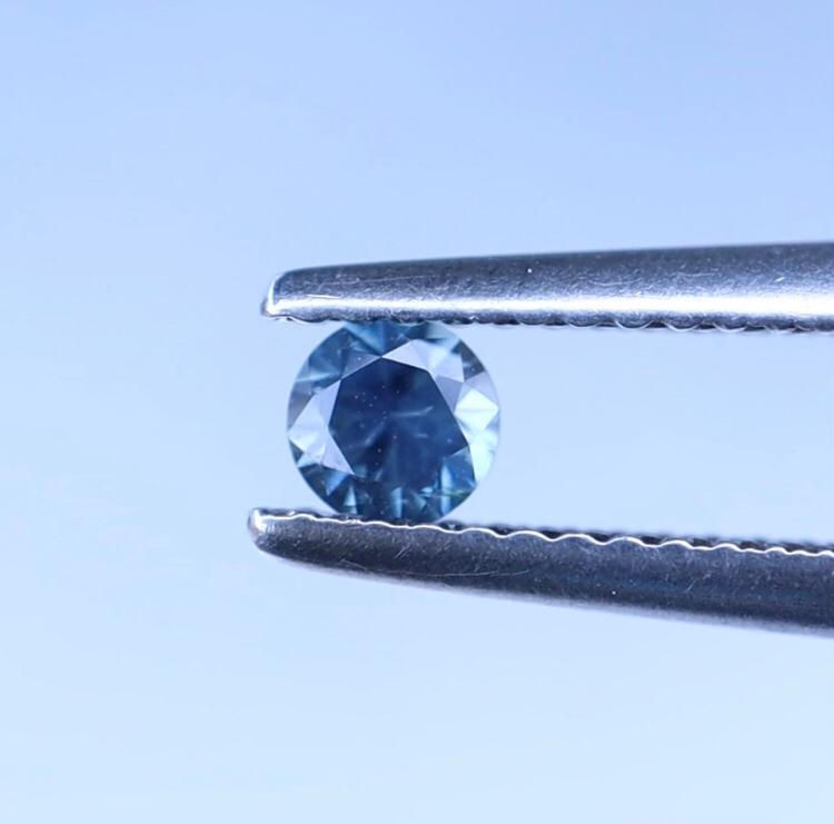 Miniature : Saphir d’Auvergne, taille rond brillant 0,24ct prix pro