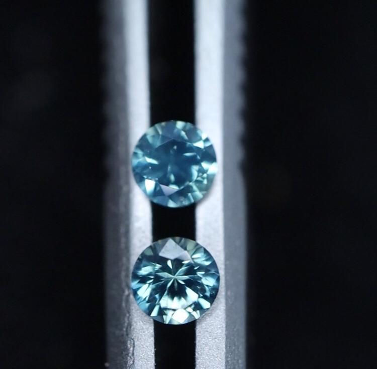 Miniature : Saphirs d’Auvergne, appairage de 2 ronds brillants, 0.25ct prix pro
