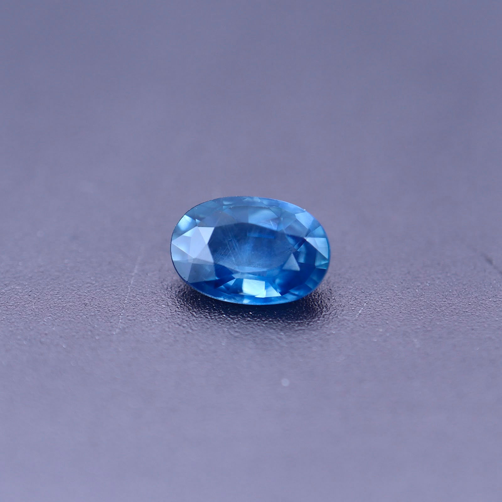 Saphir d'Auvergne taille ovale 0.53ct