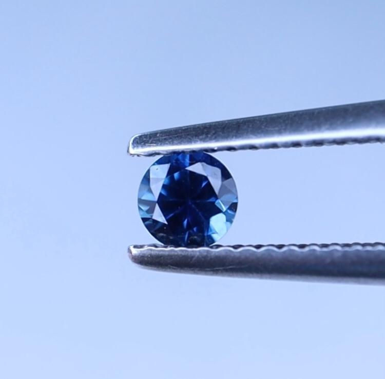 Miniature : Saphir d’Auvergne, taille rond brillant 0.29ct prix pro